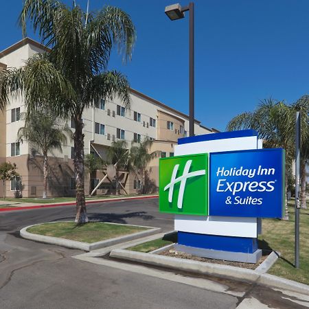 Holiday Inn Express & Suites Bakersfield Central By Ihg Bagian luar foto