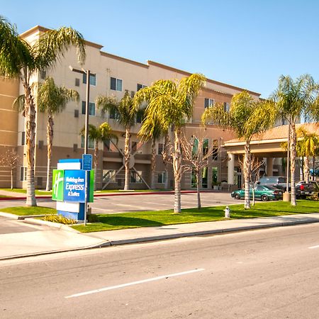 Holiday Inn Express & Suites Bakersfield Central By Ihg Bagian luar foto