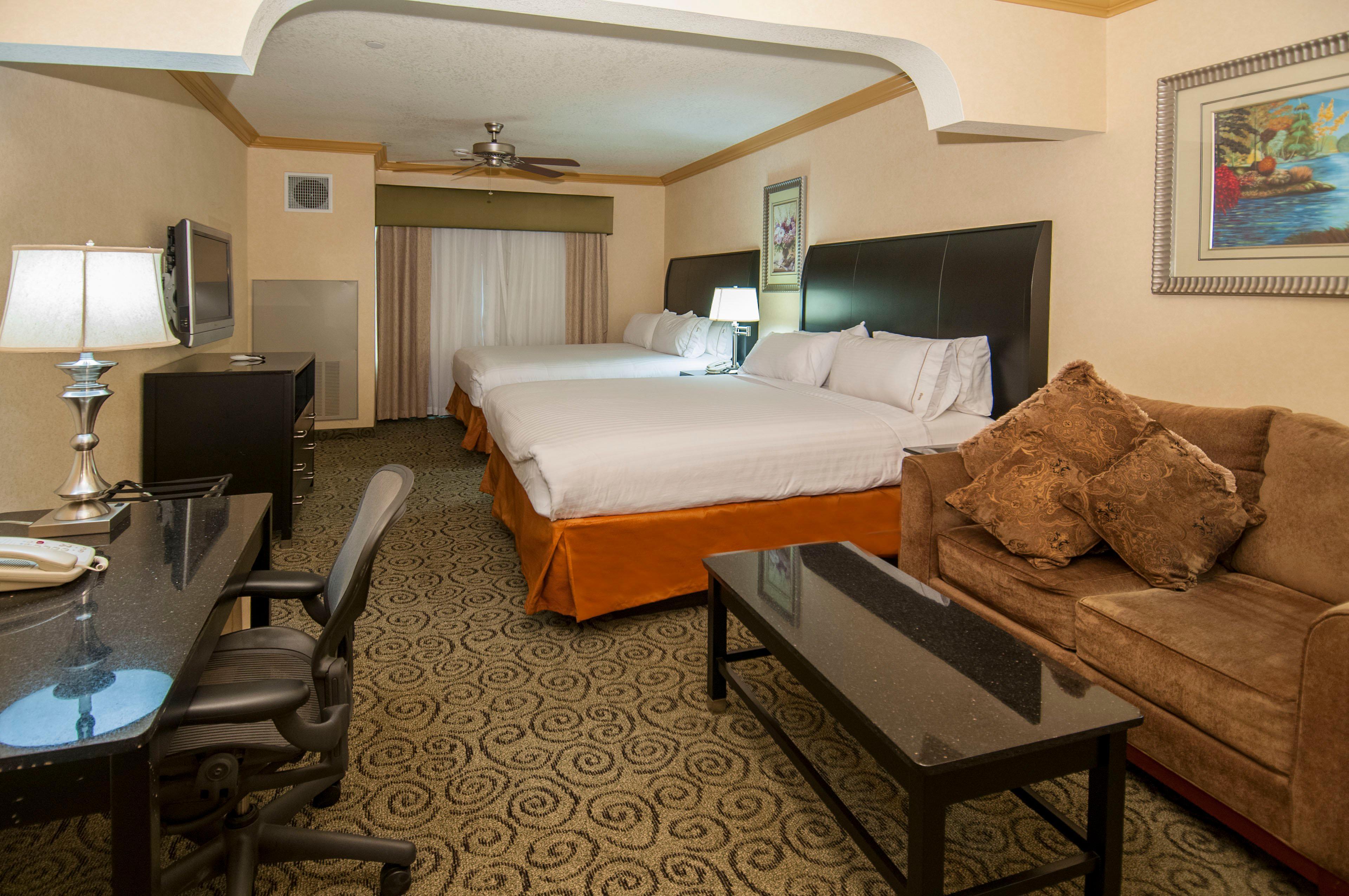 Holiday Inn Express & Suites Bakersfield Central By Ihg Bagian luar foto