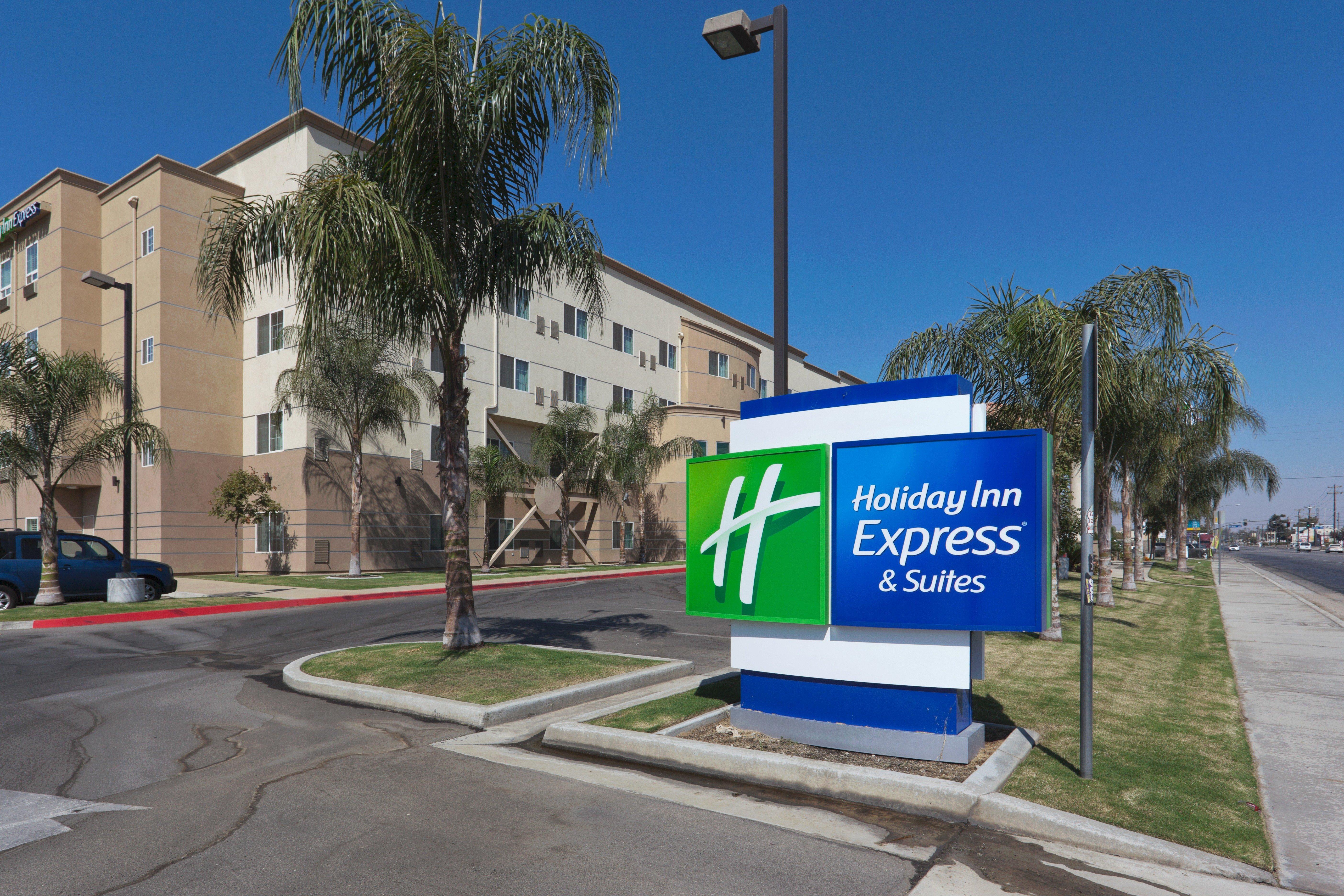 Holiday Inn Express & Suites Bakersfield Central By Ihg Bagian luar foto