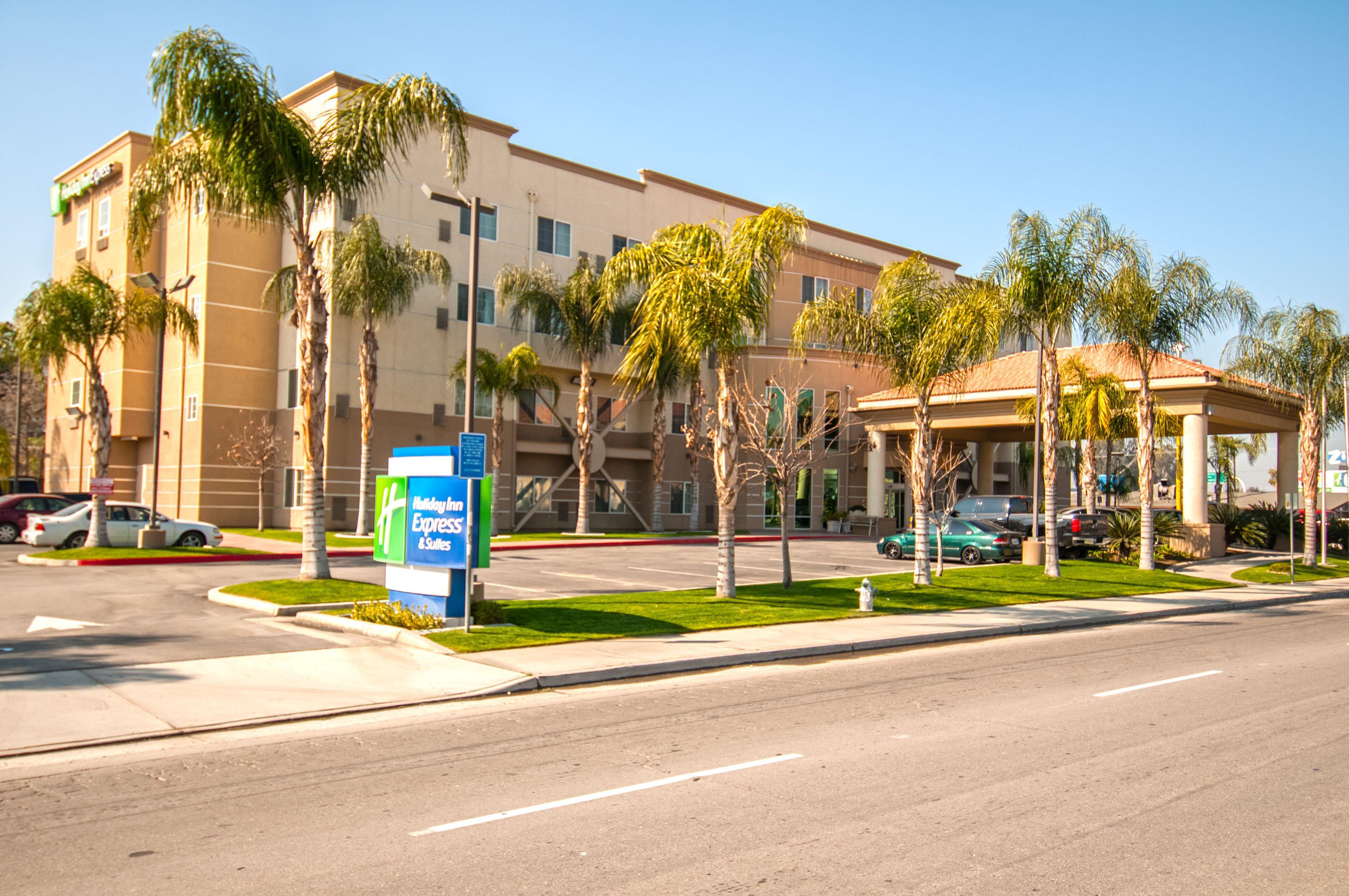 Holiday Inn Express & Suites Bakersfield Central By Ihg Bagian luar foto