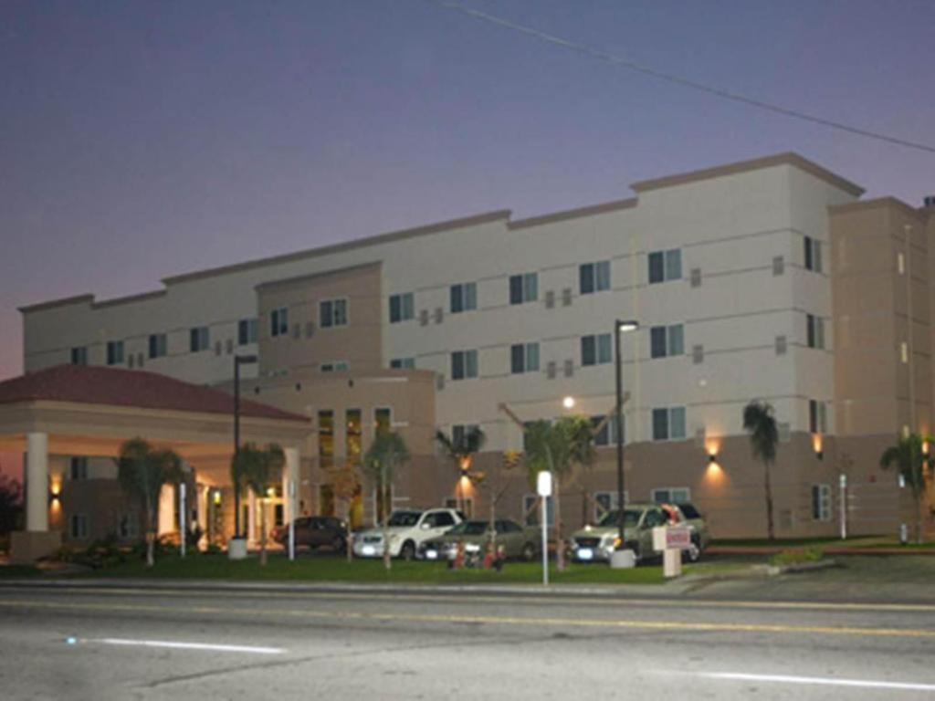 Holiday Inn Express & Suites Bakersfield Central By Ihg Bagian luar foto