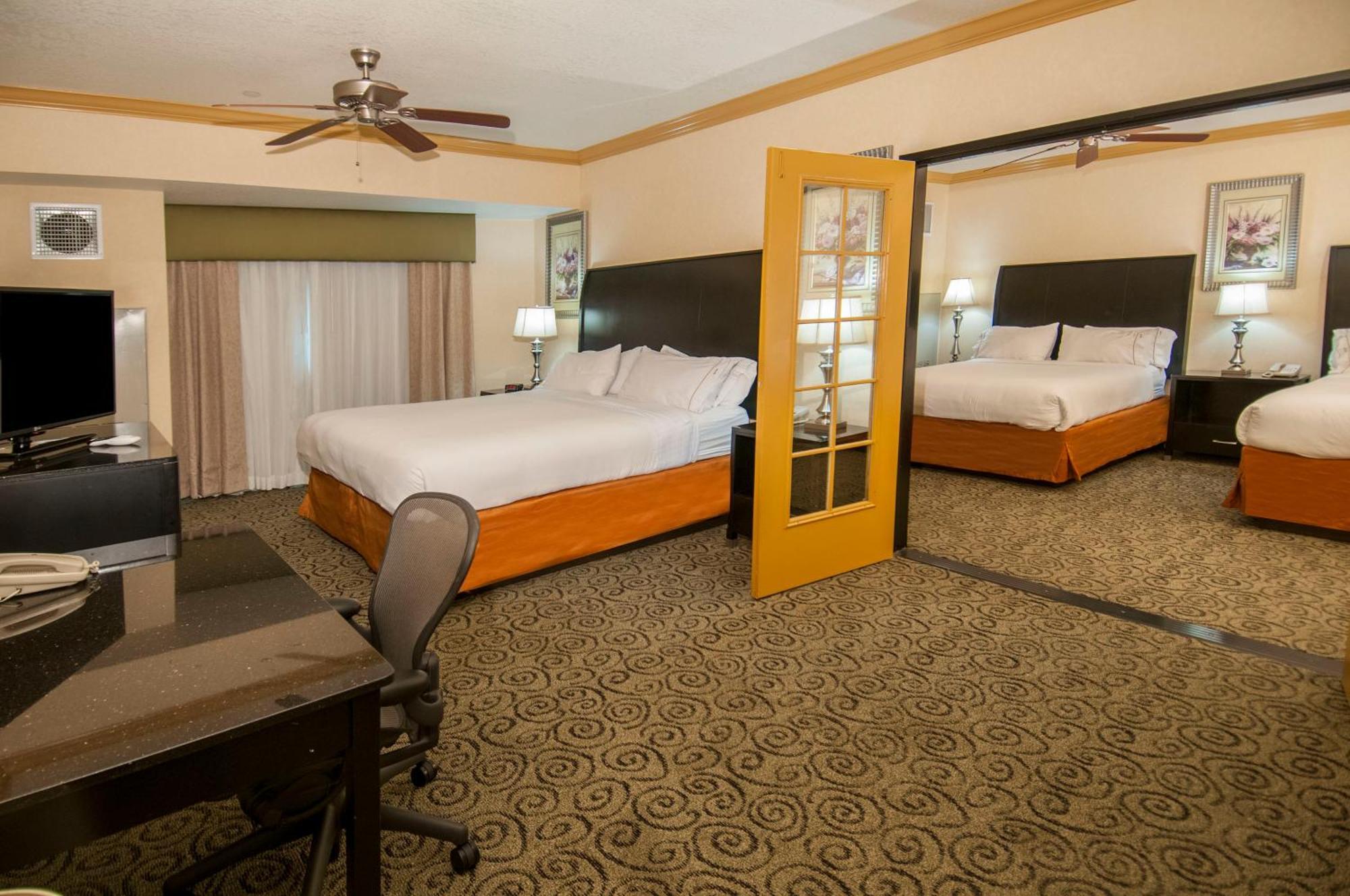 Holiday Inn Express & Suites Bakersfield Central By Ihg Bagian luar foto