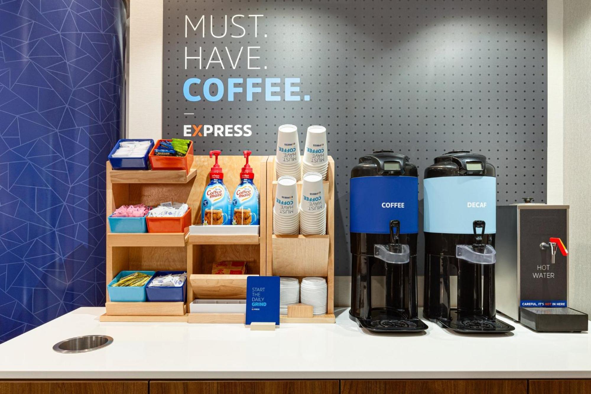 Holiday Inn Express & Suites Bakersfield Central By Ihg Bagian luar foto