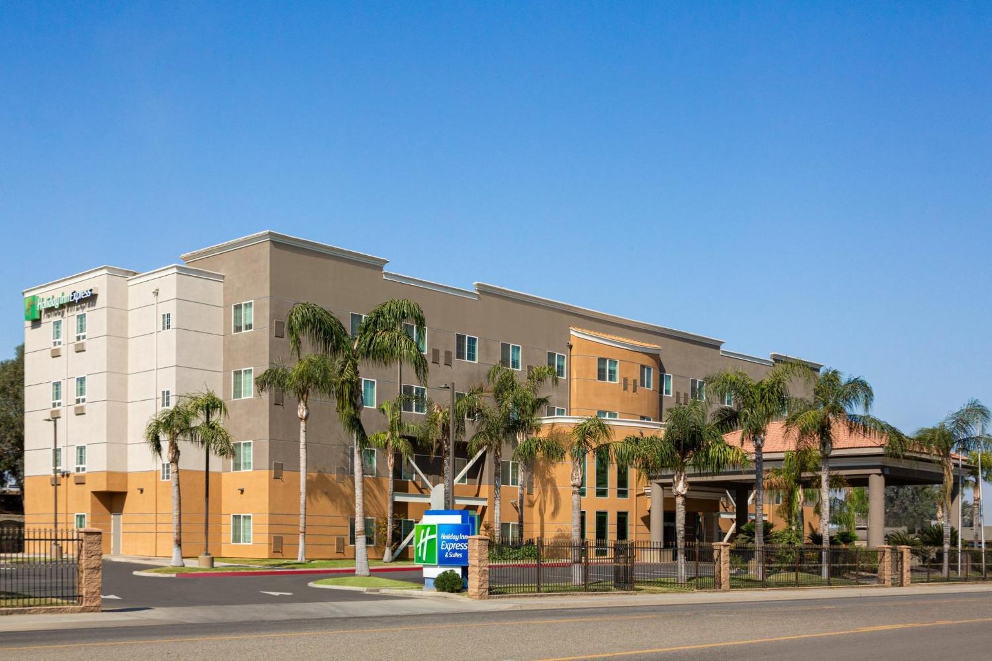 Holiday Inn Express & Suites Bakersfield Central By Ihg Bagian luar foto