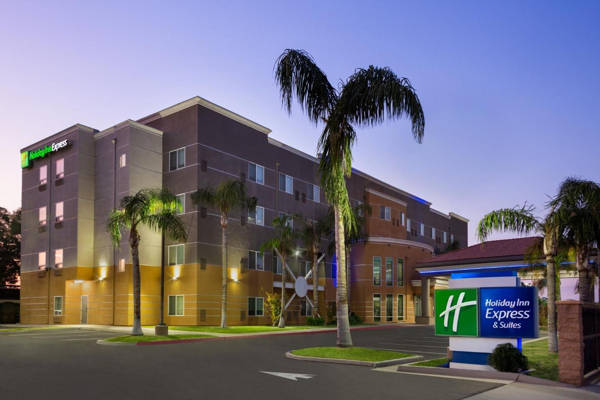 Holiday Inn Express & Suites Bakersfield Central By Ihg Bagian luar foto