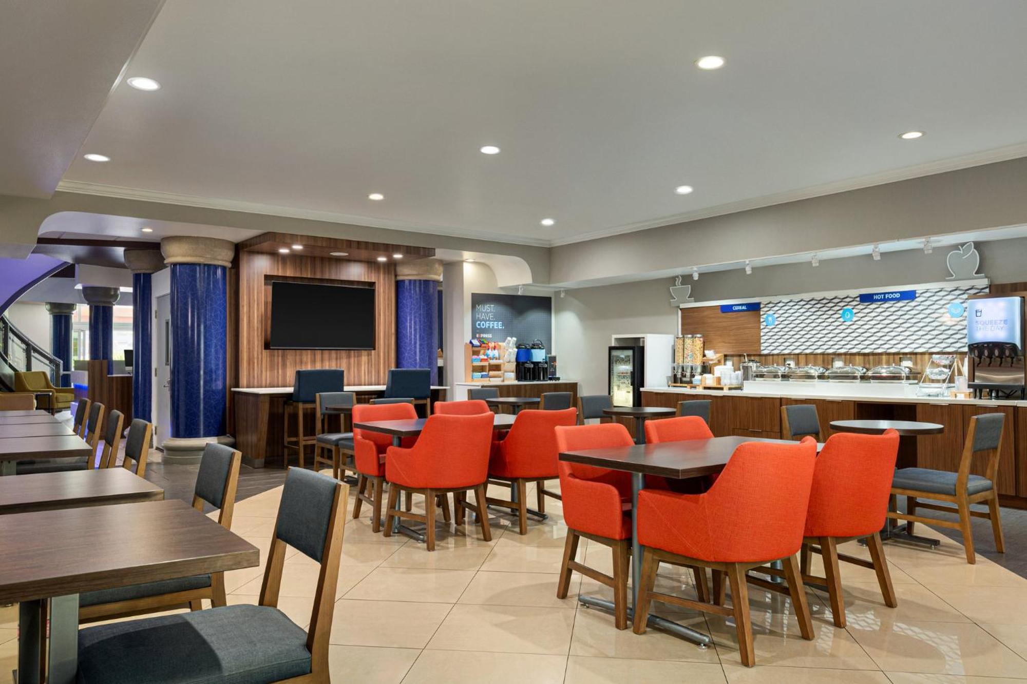 Holiday Inn Express & Suites Bakersfield Central By Ihg Bagian luar foto