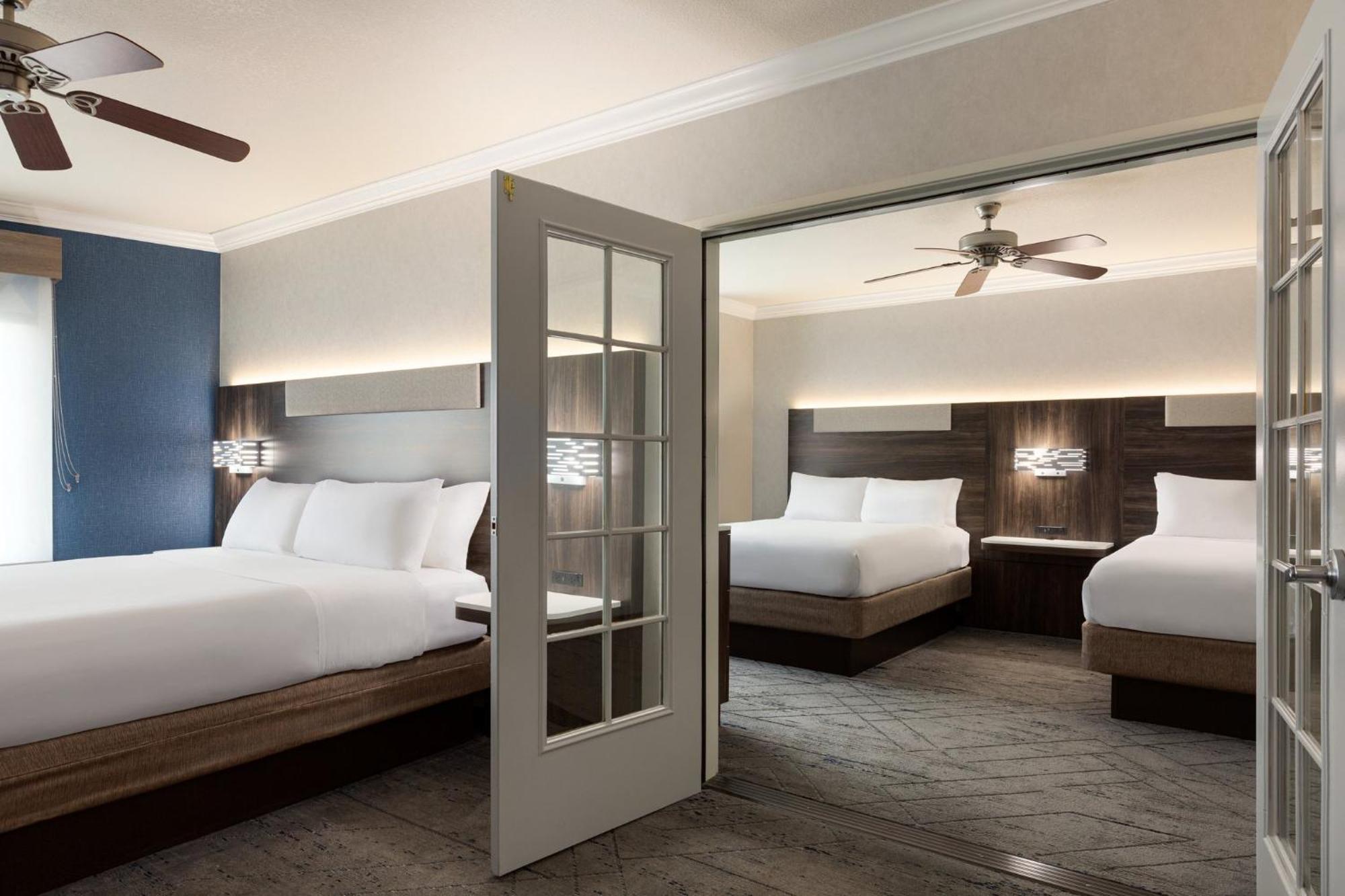 Holiday Inn Express & Suites Bakersfield Central By Ihg Bagian luar foto