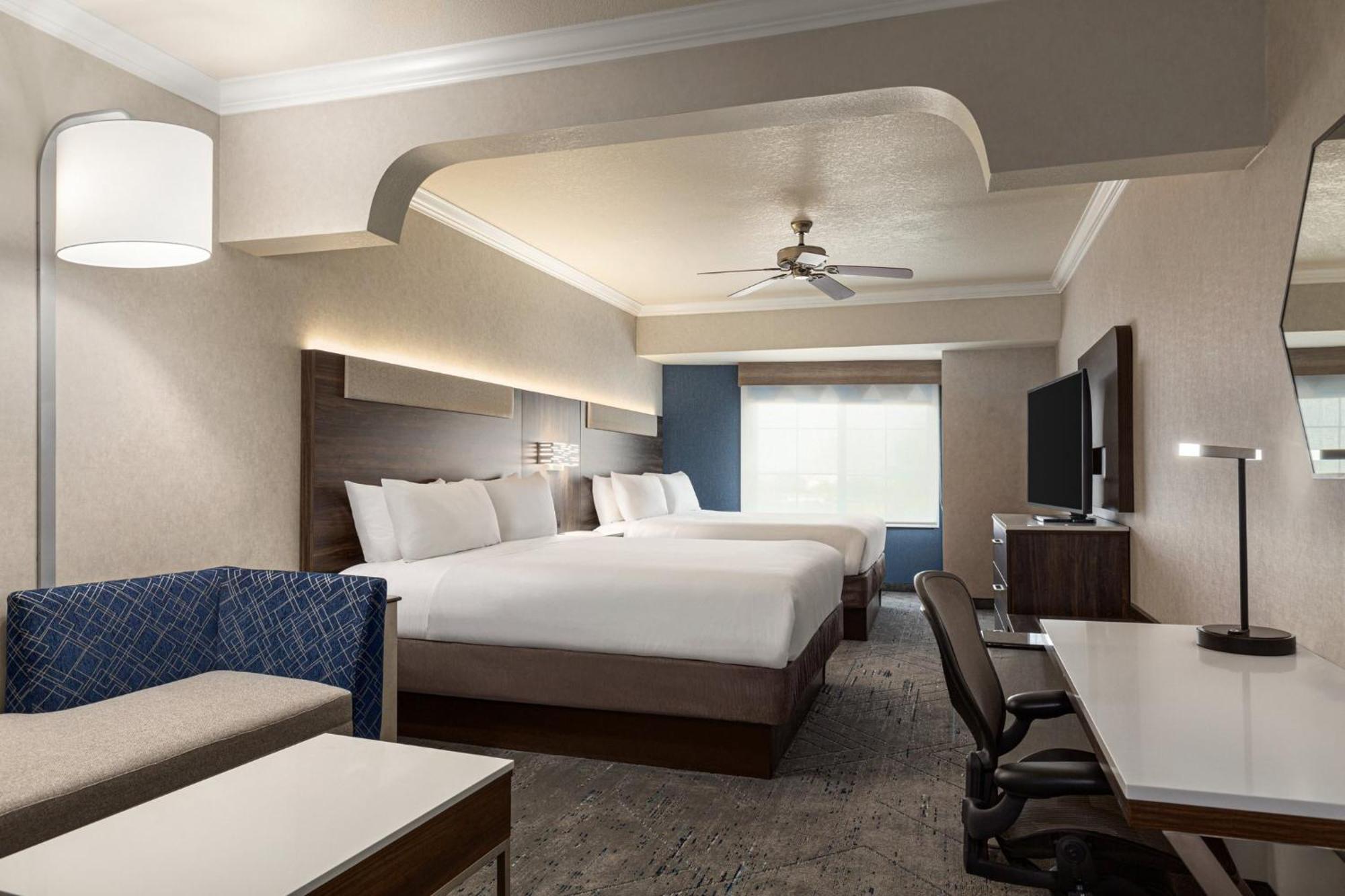 Holiday Inn Express & Suites Bakersfield Central By Ihg Bagian luar foto