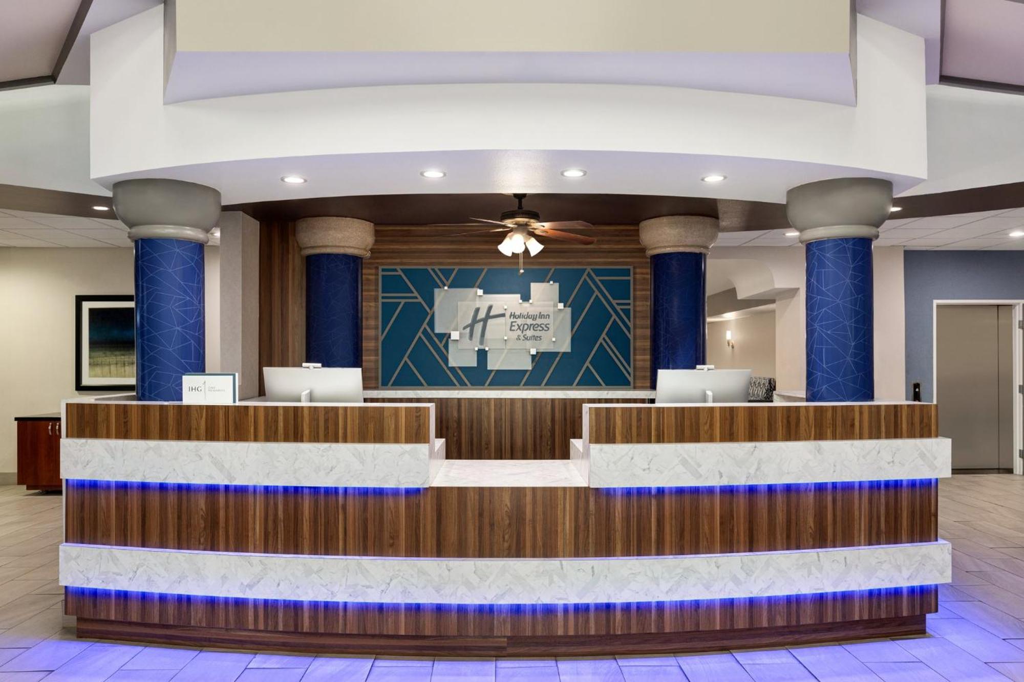 Holiday Inn Express & Suites Bakersfield Central By Ihg Bagian luar foto