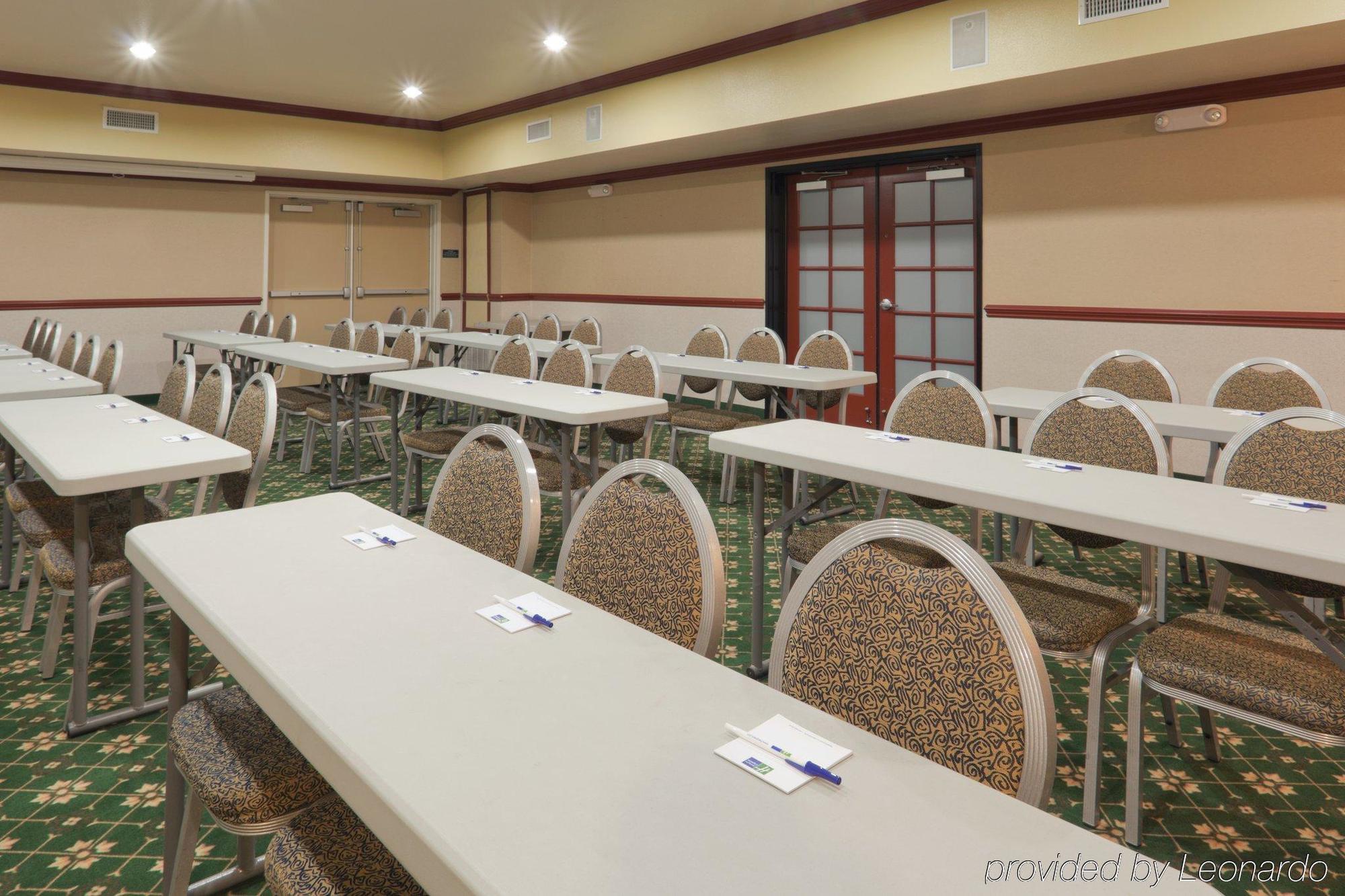 Holiday Inn Express & Suites Bakersfield Central Fasilitas foto