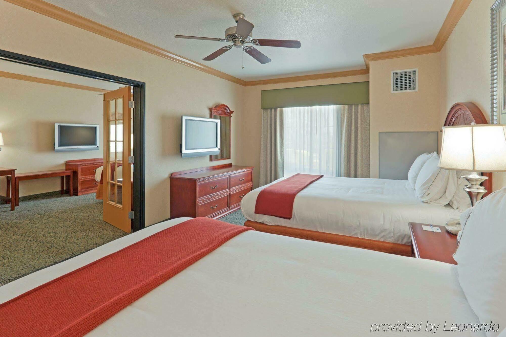 Holiday Inn Express & Suites Bakersfield Central Ruang foto